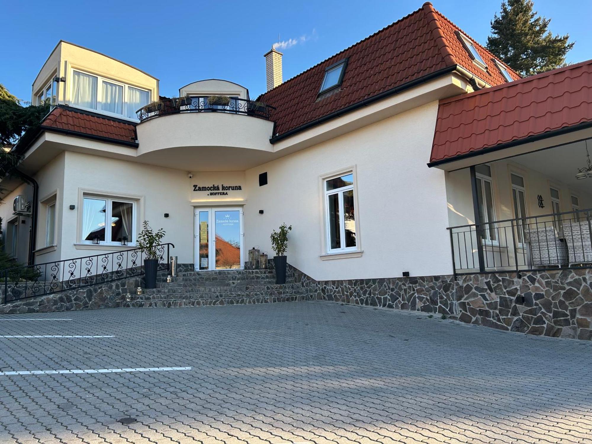 Zamocka Koruna U Hoffera Nitra Buitenkant foto